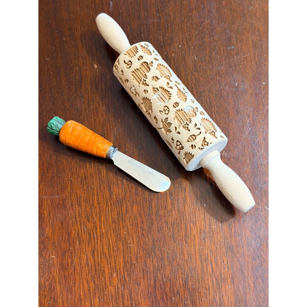 Woodland-Themed Embossed Rolling Pin & Carrot Handle Spreader Knife Set Beechwoo